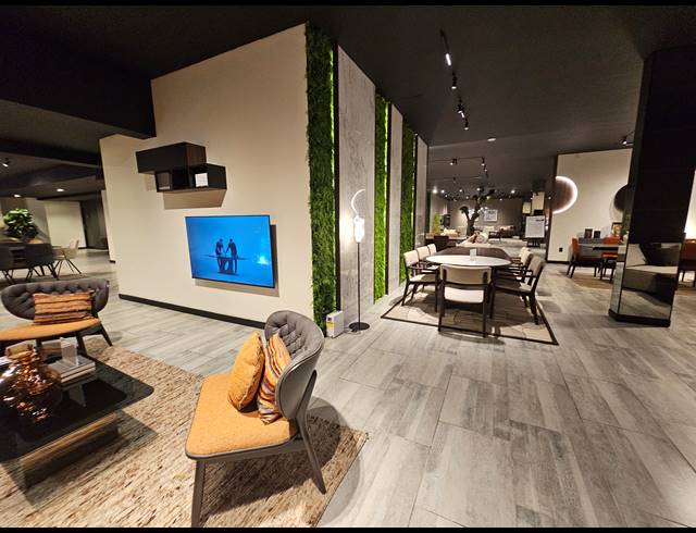 1,000M² SHOWROOM TO LET IN KRAMERVILLE